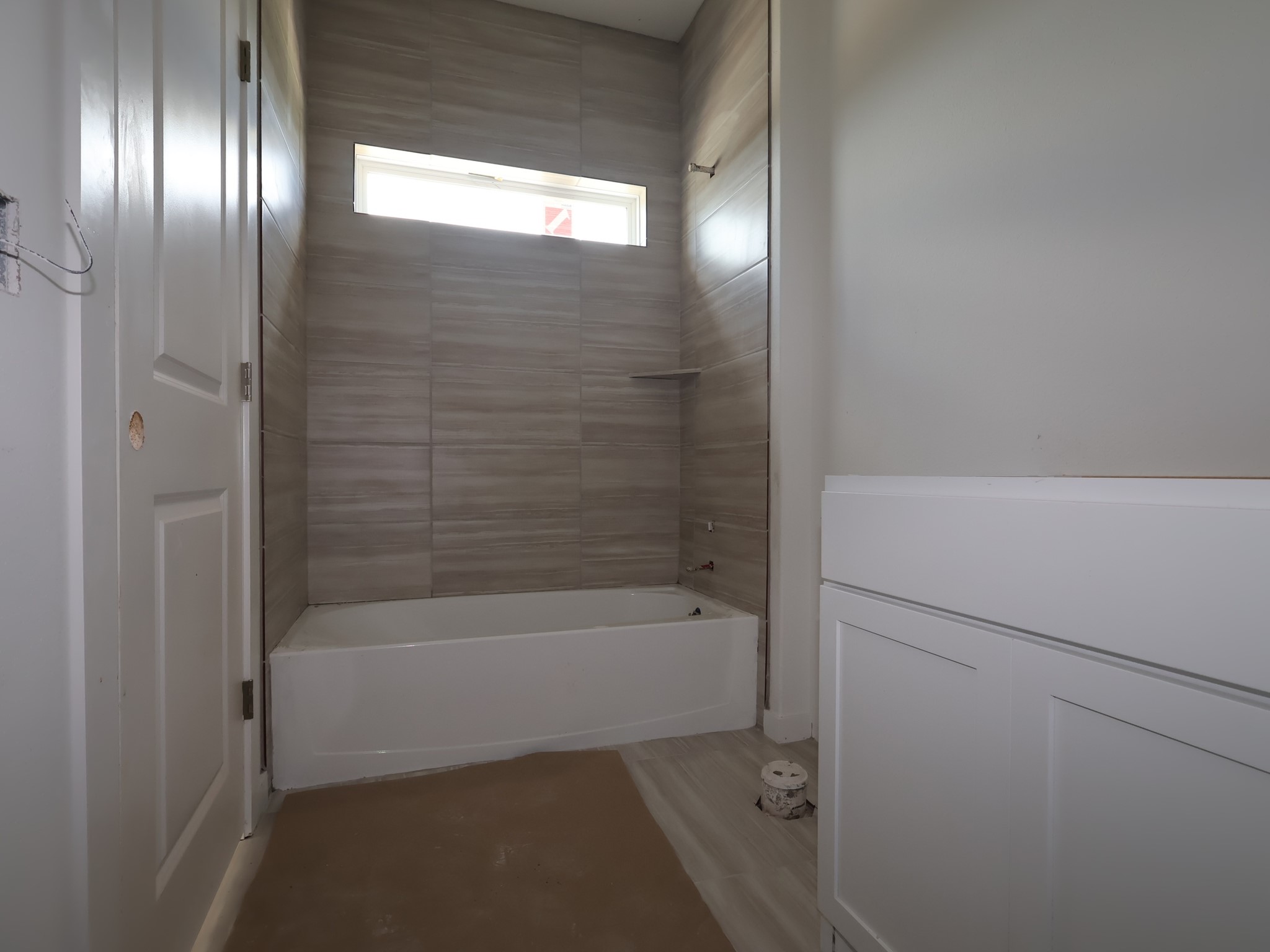 261 Callahan Loop Buda, TX 78610 - Photo 15 of 19 a bathroom with a bathtub