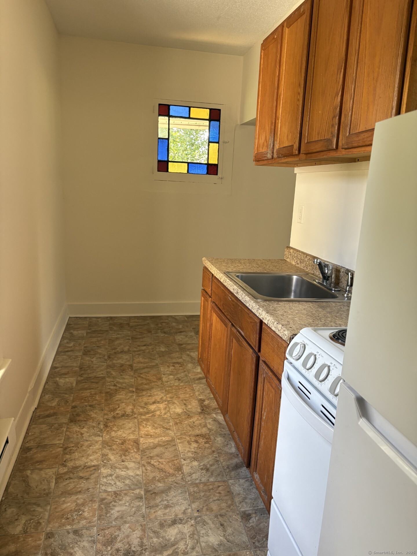 22 Dr Aaron B Samuels Boulevard, Unit 2 Danbury, CT 06810 - Photo 8 of 10 a utility room with dryer and washer