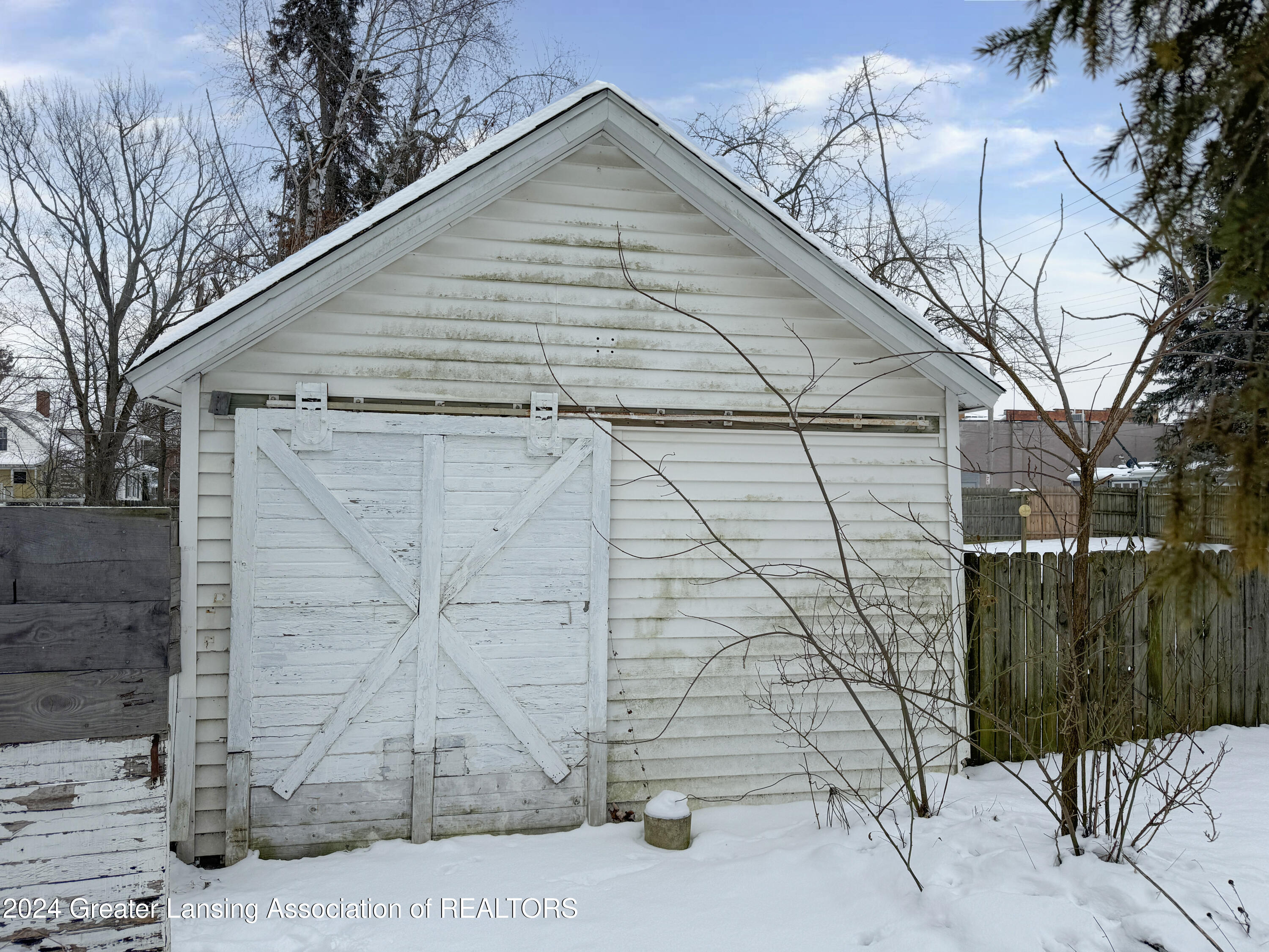 122 East 3rd Street Perry, MI 48872 - Photo 8 of 19 Photo Jan 16 2025, 12 06 50 PM