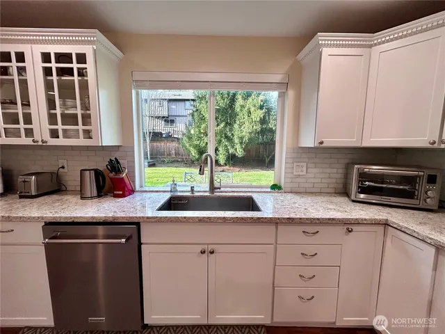 $4,950 | 4529 192nd Avenue Southeast, Issaquah, WA 98027