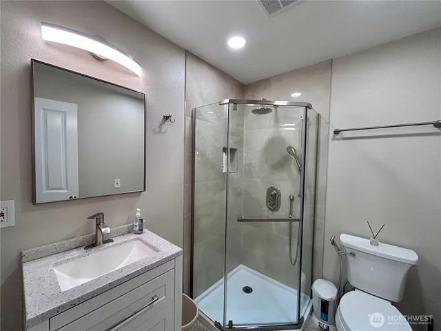 $4,950 | 4529 192nd Avenue Southeast, Issaquah, WA 98027