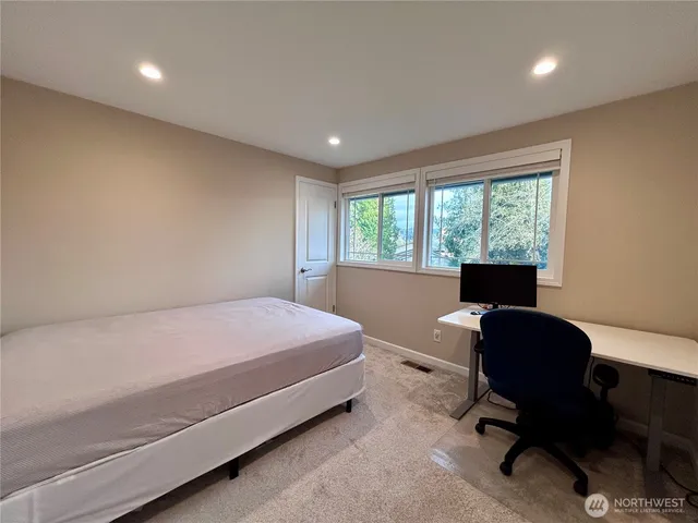 $4,950 | 4529 192nd Avenue Southeast, Issaquah, WA 98027