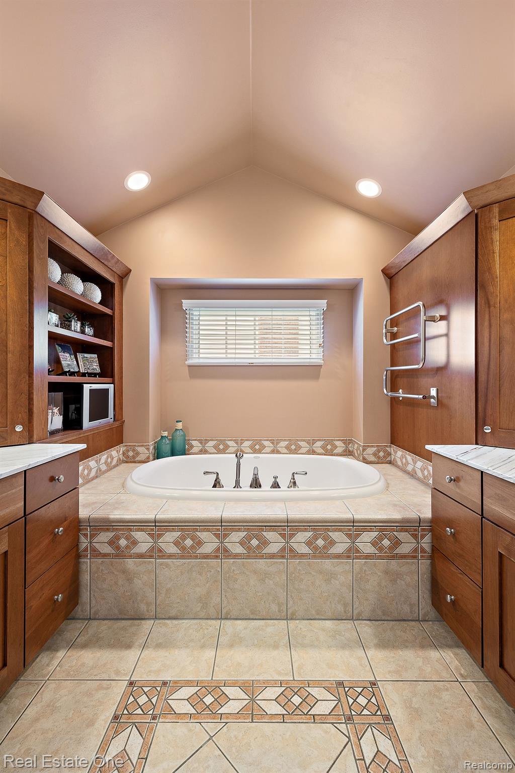 1272 Thames Drive Rochester, MI 48307 - Photo 20 of 37 Gallery Image 20