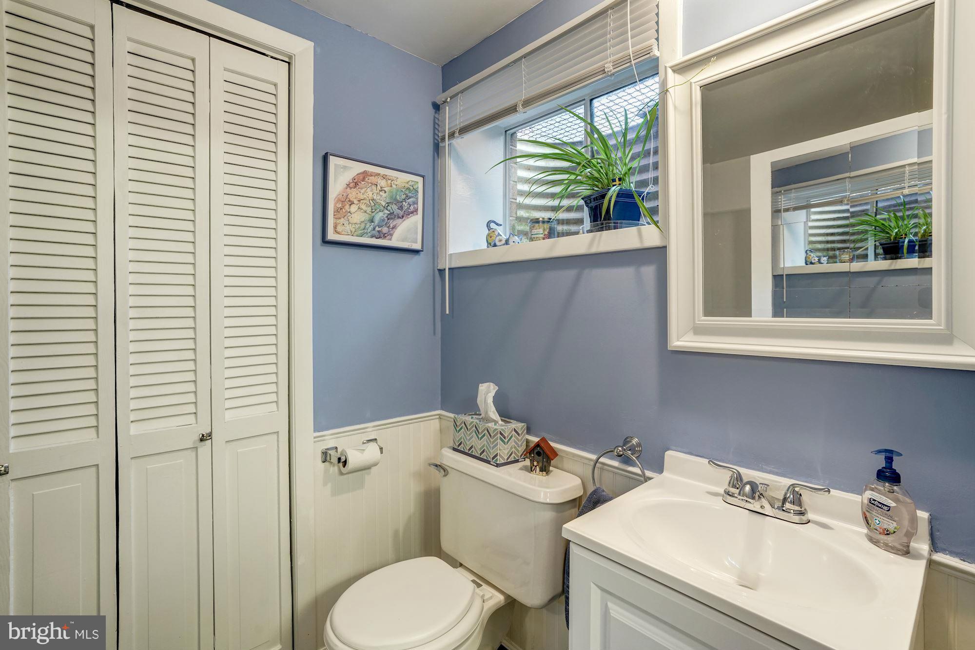 1416 Green Run Lane Reston, VA 20190 - Photo 21 of 29 a bathroom with a sink and a toilet