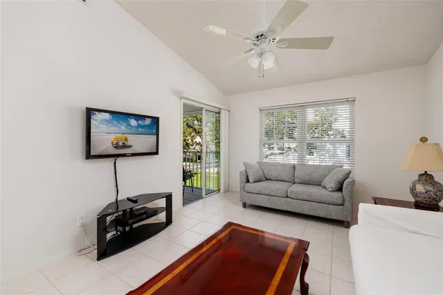 $425,000 | 216 Sun Vista Court South, Treasure Island, FL 33706