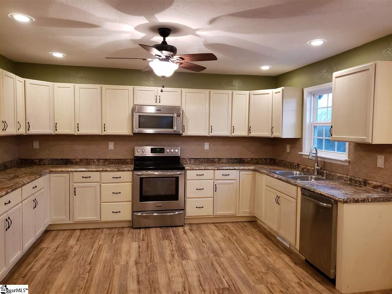 490 Fews Bridge Road Taylors, SC 29687 - Photo 10 of 17