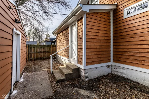 $1,700 | 925 North Oxford Street, Indianapolis, IN 46201