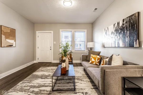$1,700 | 925 North Oxford Street, Indianapolis, IN 46201