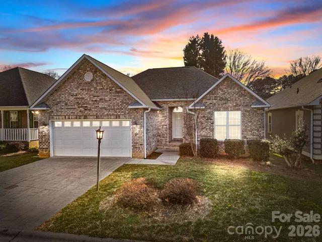 a view of a house with backyard and porch