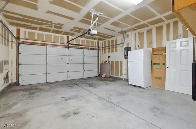 $2,100 | 10631 Sweet Lilly Court, Las Vegas, NV 89141