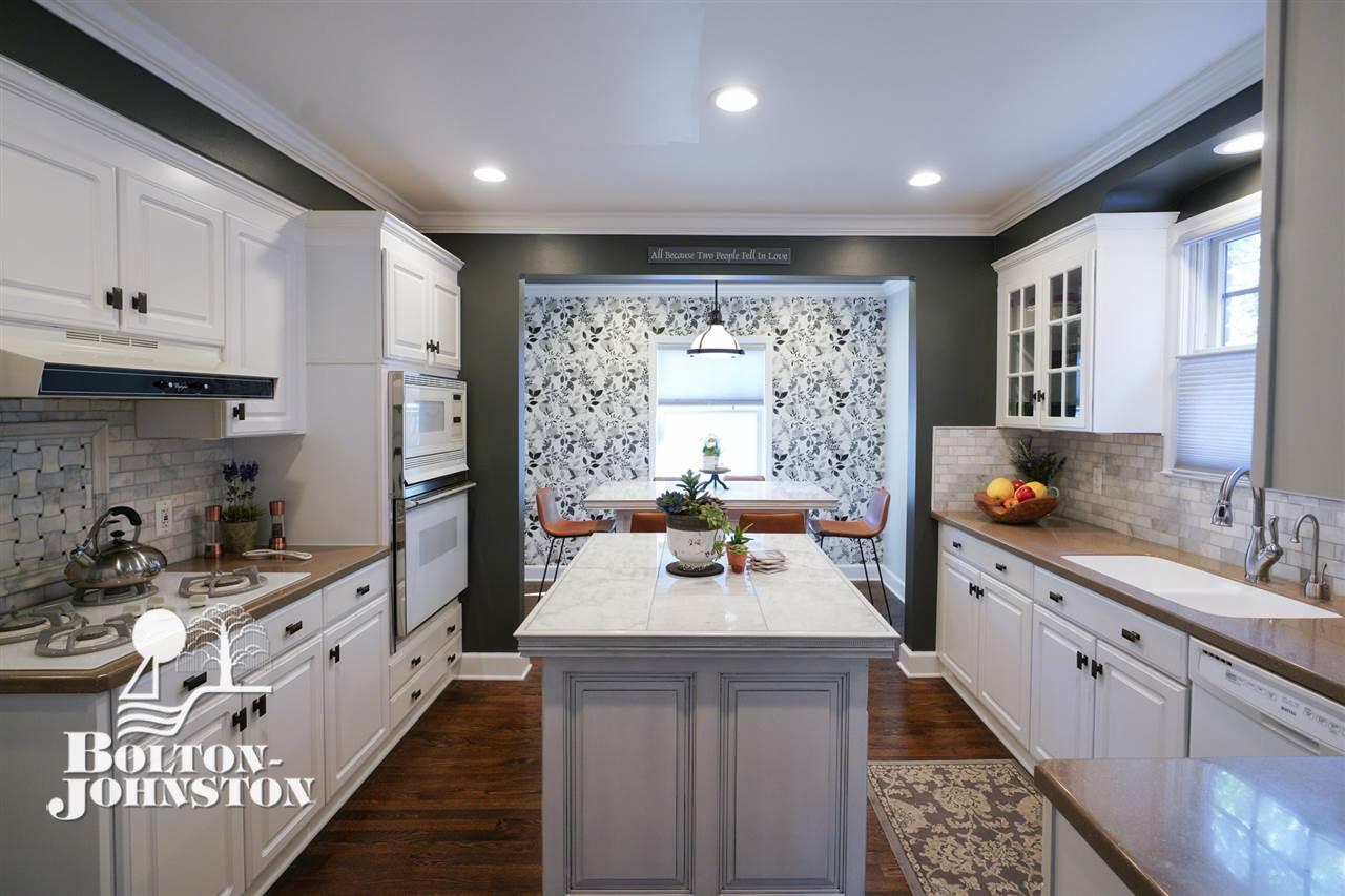 308 Moran Road Grosse Pointe, MI 48236 - Photo 6 of 32 50016262-5.JPG