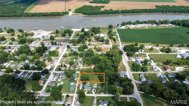 $25,900 | 305 West Walnut Street, Kampsville, IL 62053