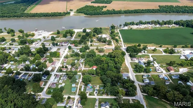 $25,900 | 305 West Walnut Street, Kampsville, IL 62053