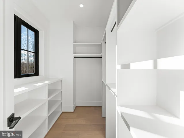 $2,350,000 | 406 Dove Circle Southwest, Vienna, VA 22180