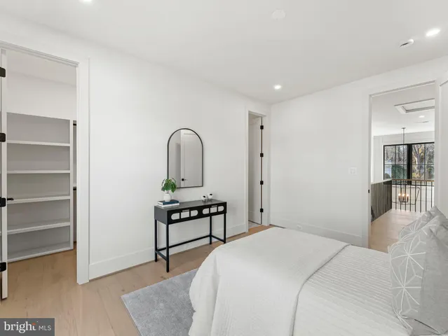 $2,350,000 | 406 Dove Circle Southwest, Vienna, VA 22180