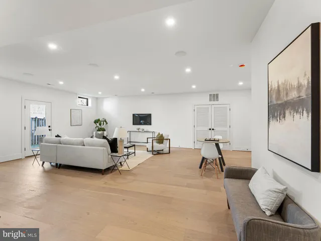 $2,350,000 | 406 Dove Circle Southwest, Vienna, VA 22180