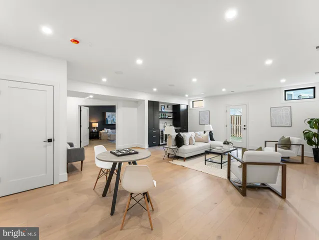 $2,350,000 | 406 Dove Circle Southwest, Vienna, VA 22180