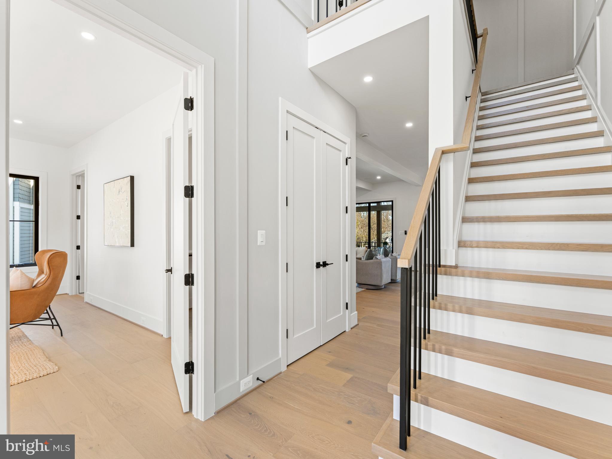 406 Dove Circle Southwest Vienna, VA 22180 - Photo 7 of 47