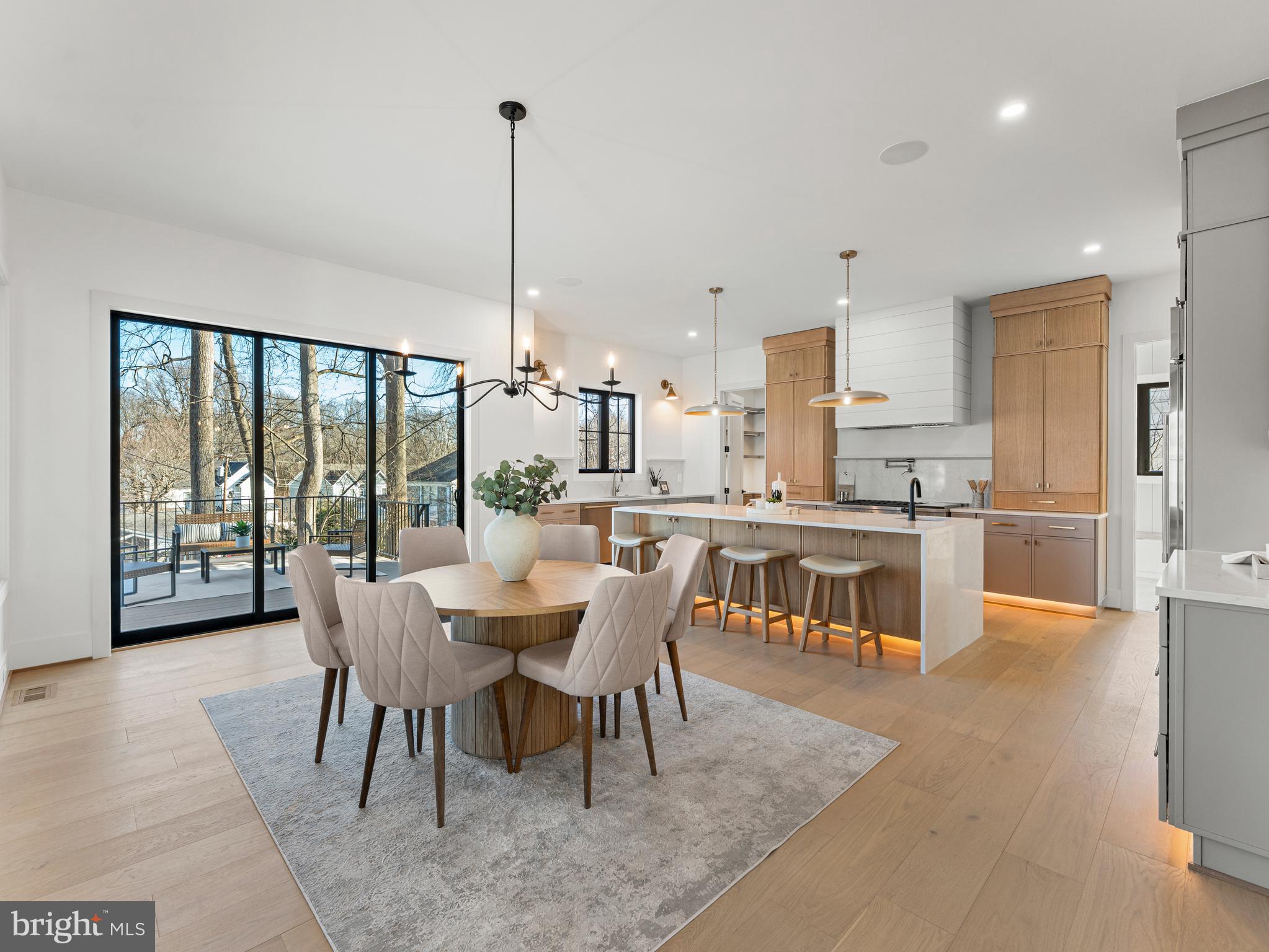 406 Dove Circle Southwest Vienna, VA 22180 - Photo 10 of 47