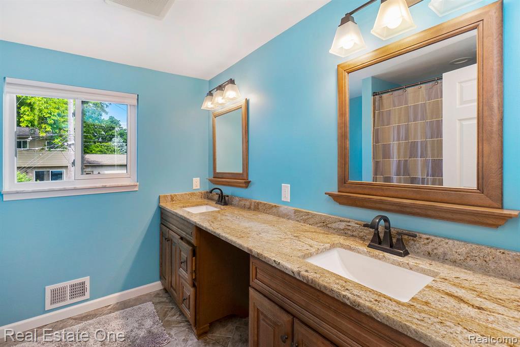 994 Hampstead Lane Rochester Hills, MI 48309 - Photo 18 of 25