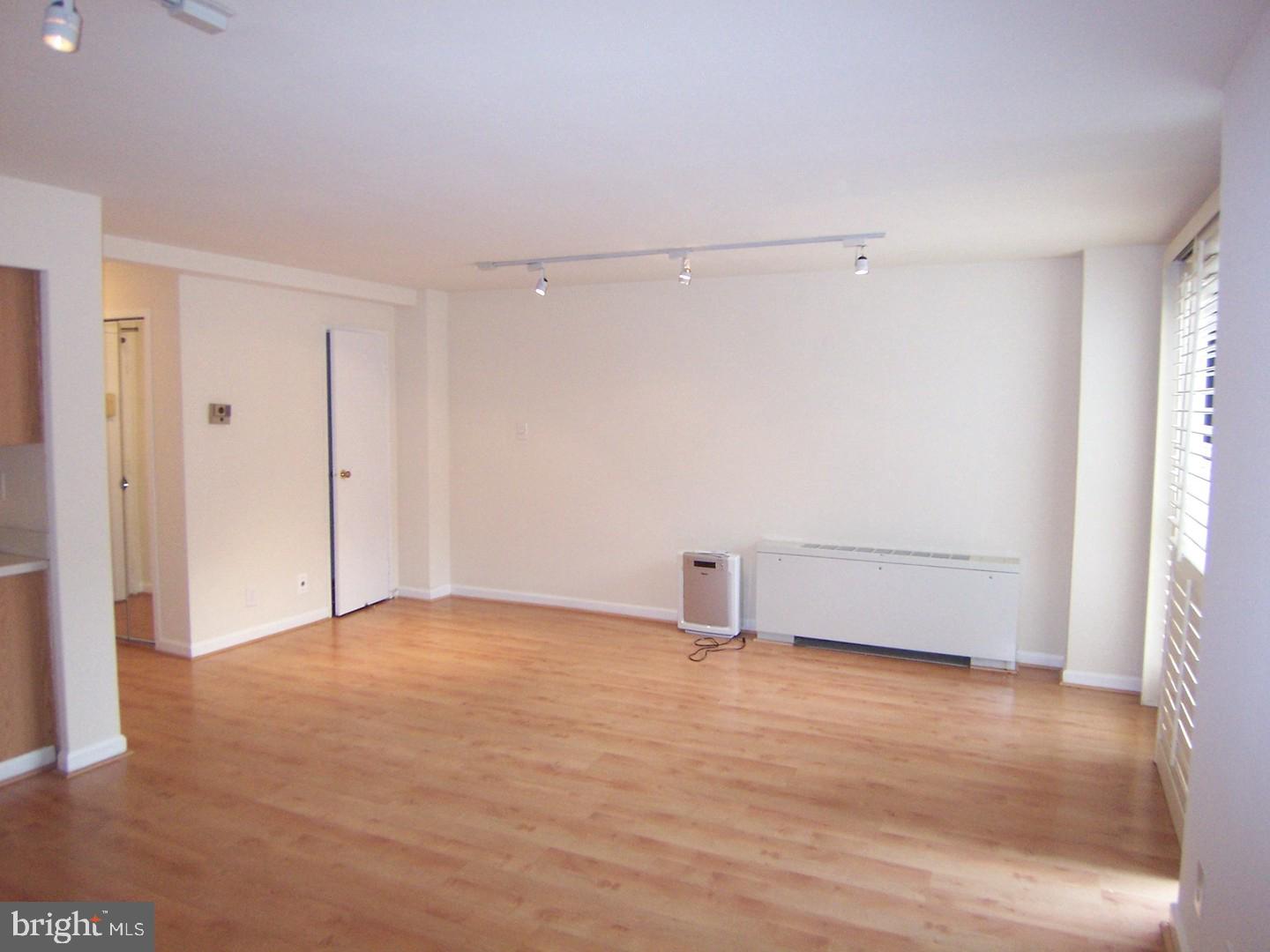 1601 18th Street Northwest, Unit 406 Washington, DC 20009 - Photo 6 of 30 Living
