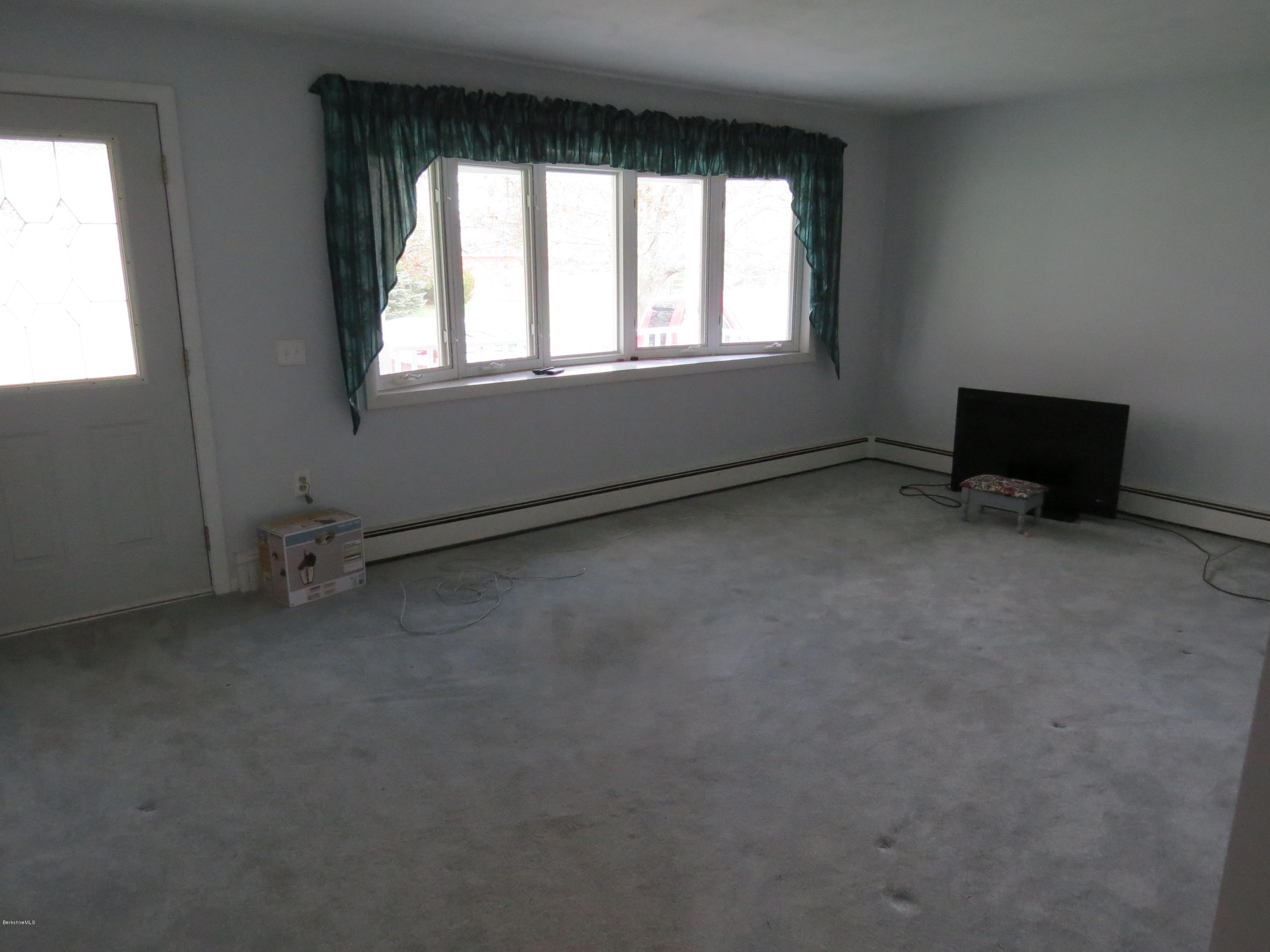 385 Benedict Road Pittsfield, MA 01201 - Photo 12 of 29 Living Room