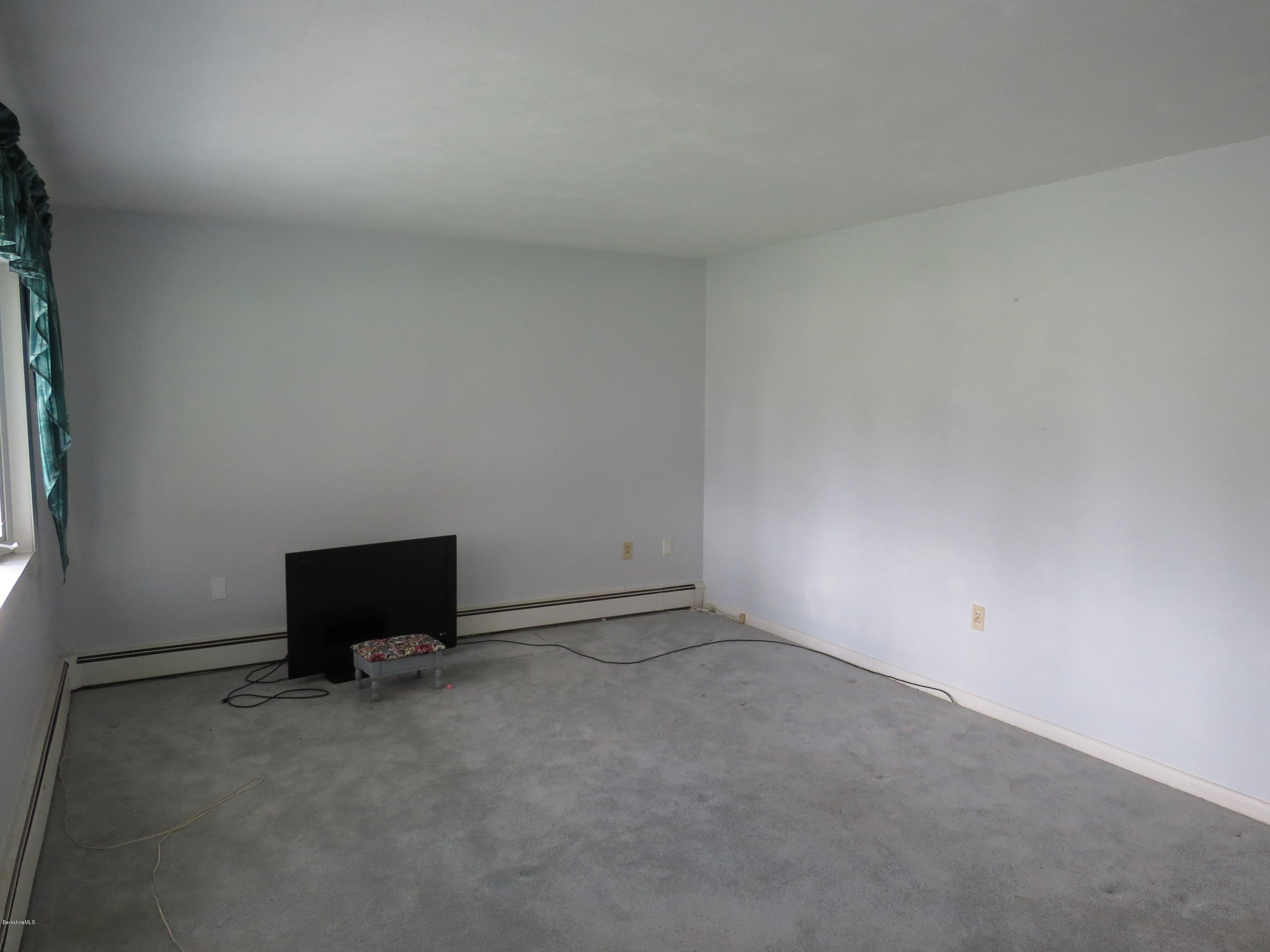 385 Benedict Road Pittsfield, MA 01201 - Photo 13 of 29 Living Room
