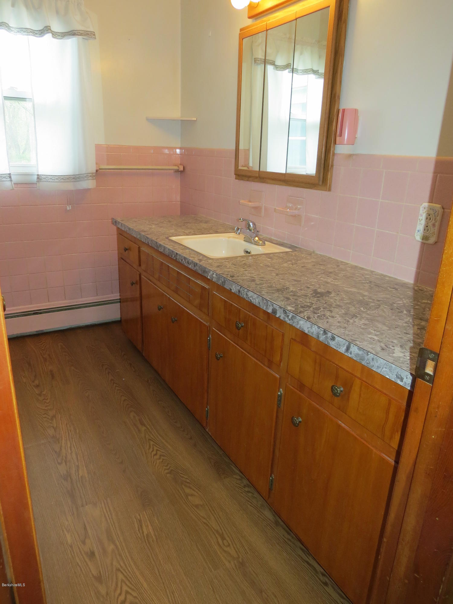 385 Benedict Road Pittsfield, MA 01201 - Photo 19 of 29 Full Bath
