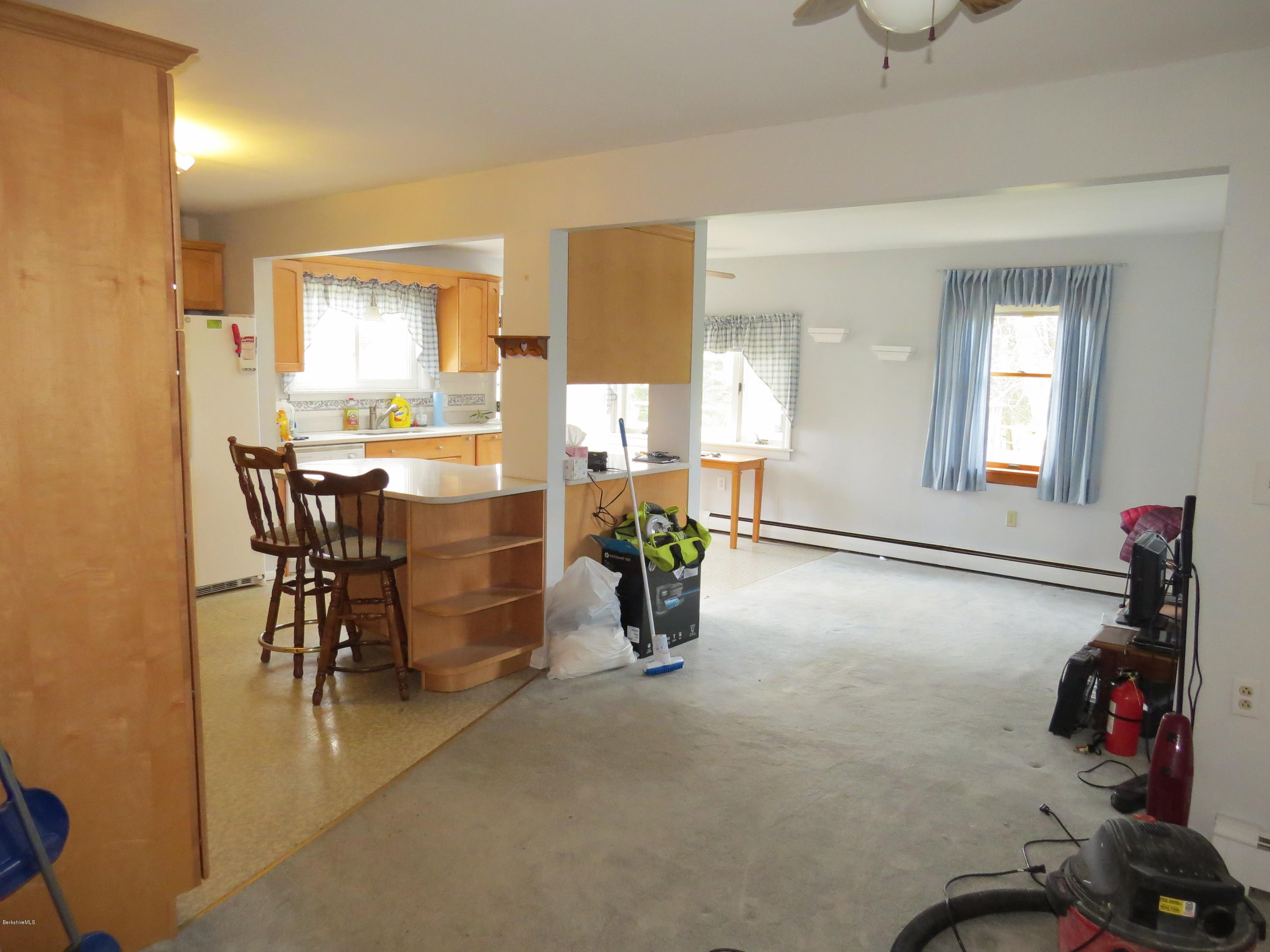 Dining into Kitchen