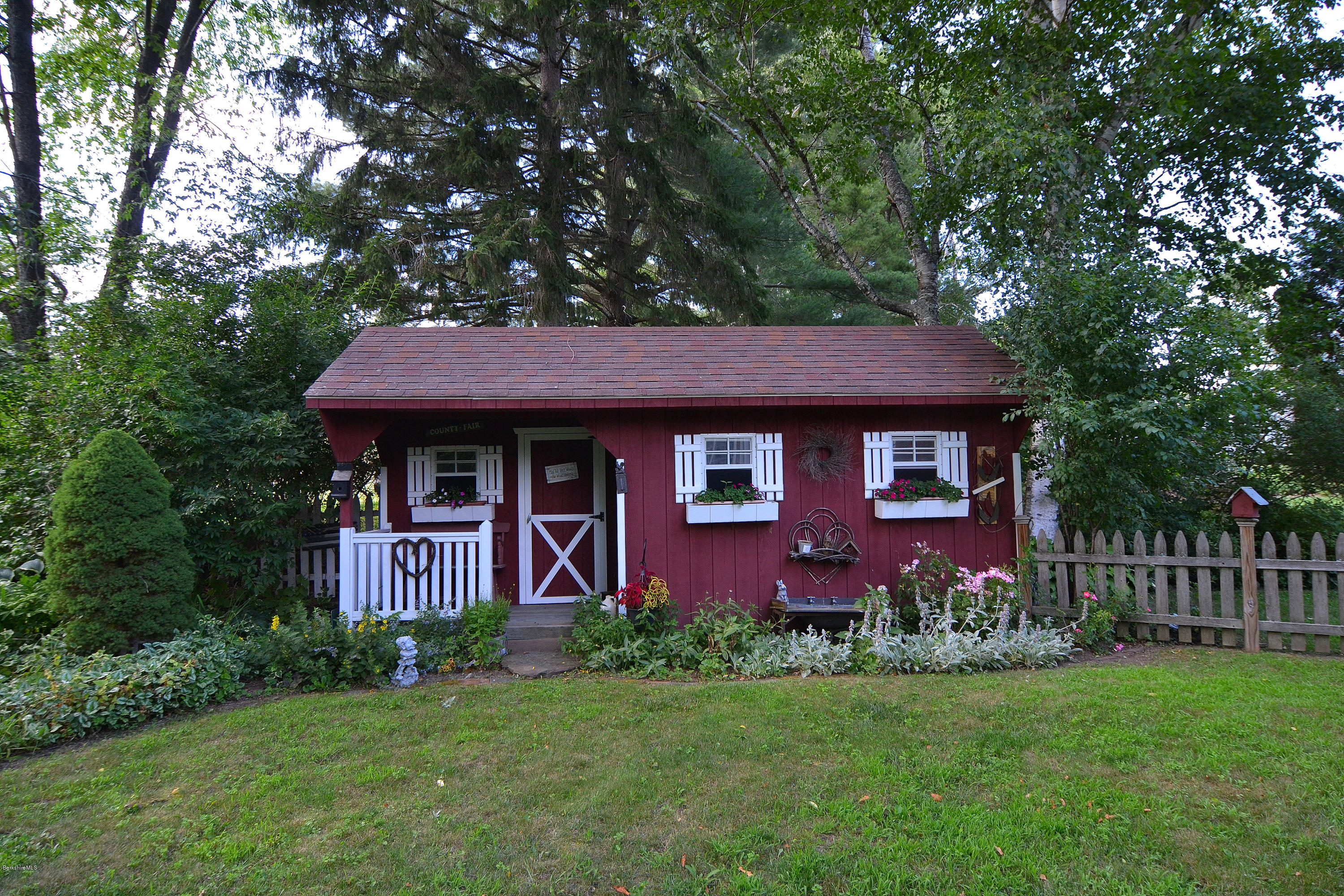 37 Valentine Road Pittsfield, MA 01201 - Photo 41 of 55 Potting shed
