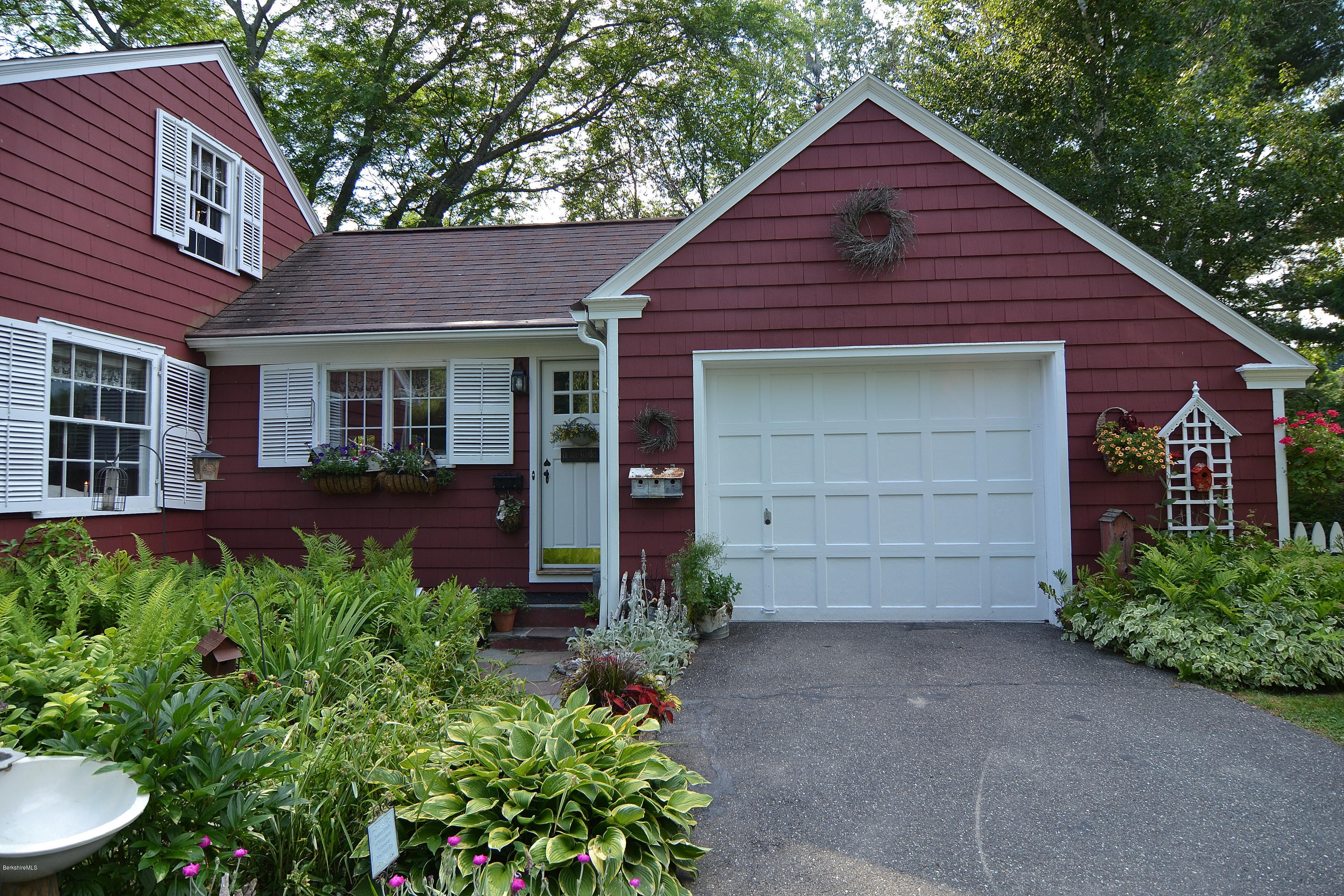 37 Valentine Road Pittsfield, MA 01201 - Photo 54 of 55 Garage