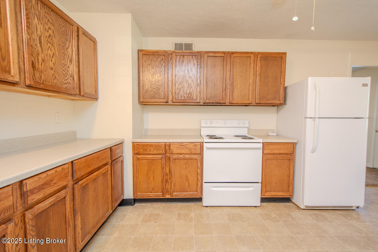 8722 James R Road Fairdale, KY 40118 - Photo 15 of 46 JamesR-14