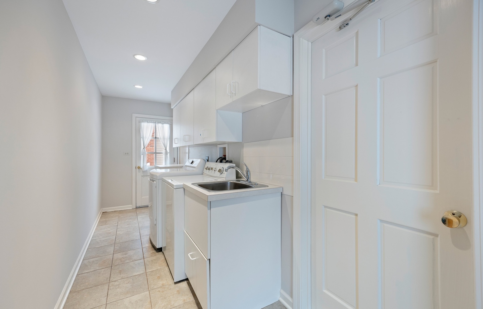 1229 Suffolk Street Naperville, IL 60563 - Photo 15 of 26