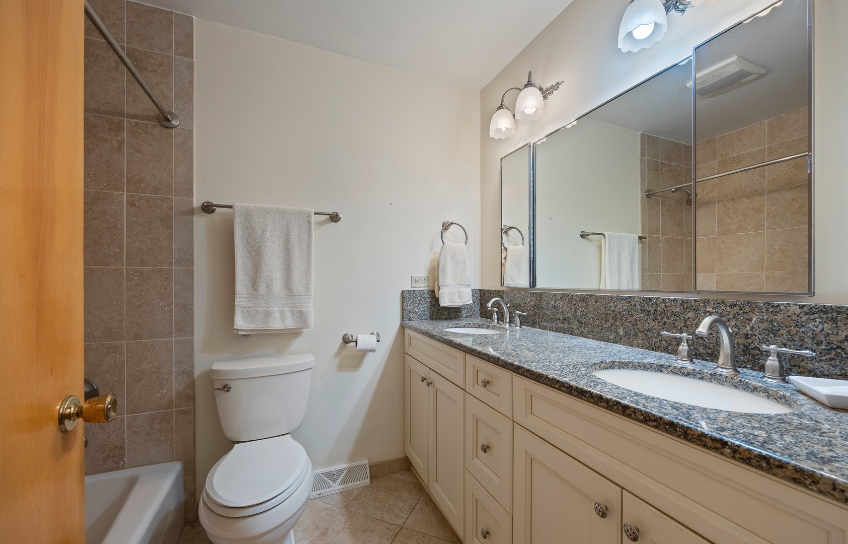 1229 Suffolk Street Naperville, IL 60563 - Photo 10 of 26