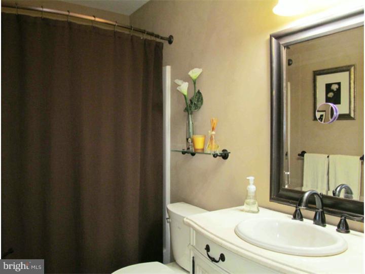 38 Brookwood Road Mount Laurel, NJ 08054 - Photo 21 of 25 Bathroom