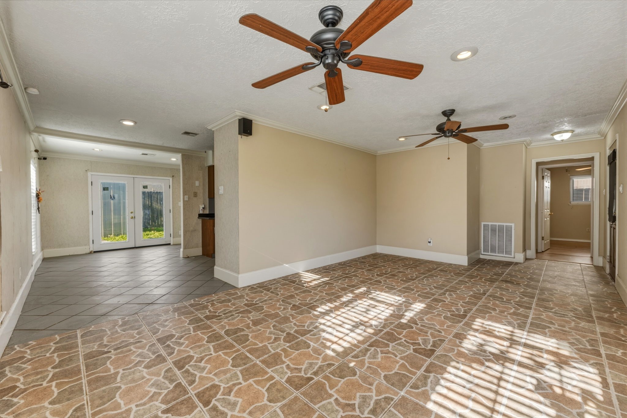 5211 Court Road Houston, TX 77053 - Photo 2 of 35