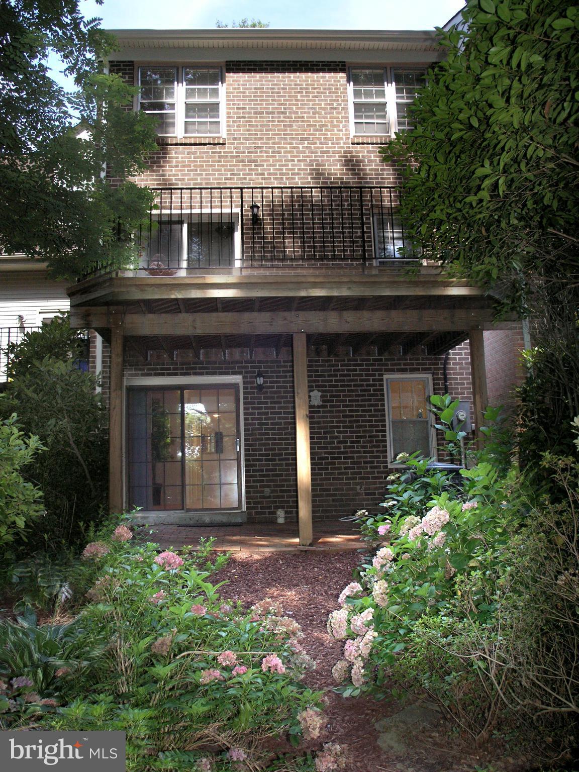 2255 Double Eagle Court Reston, VA 20191 - Photo 27 of 27 Exterior (Rear)