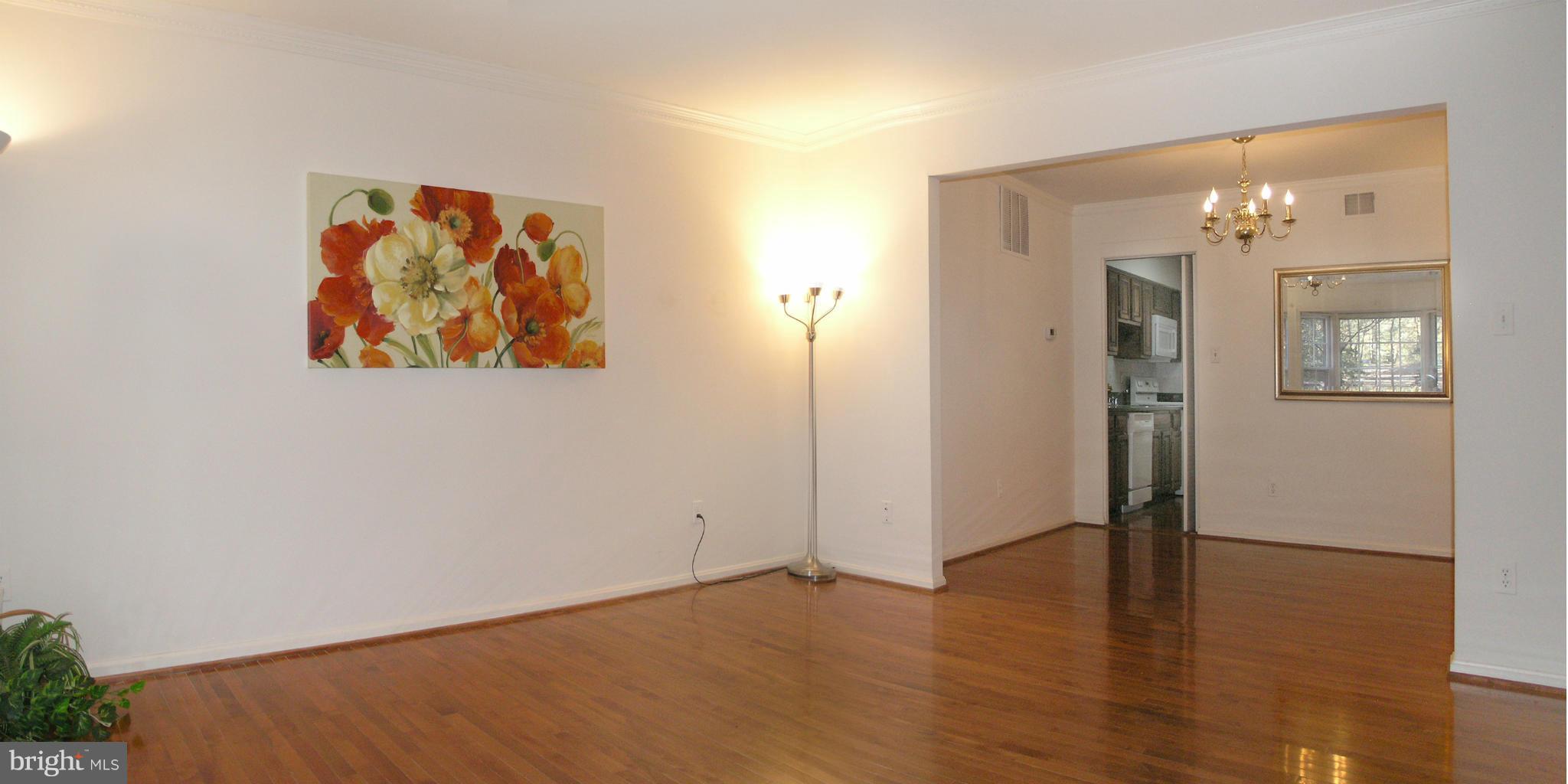 2255 Double Eagle Court Reston, VA 20191 - Photo 4 of 27 Living Room