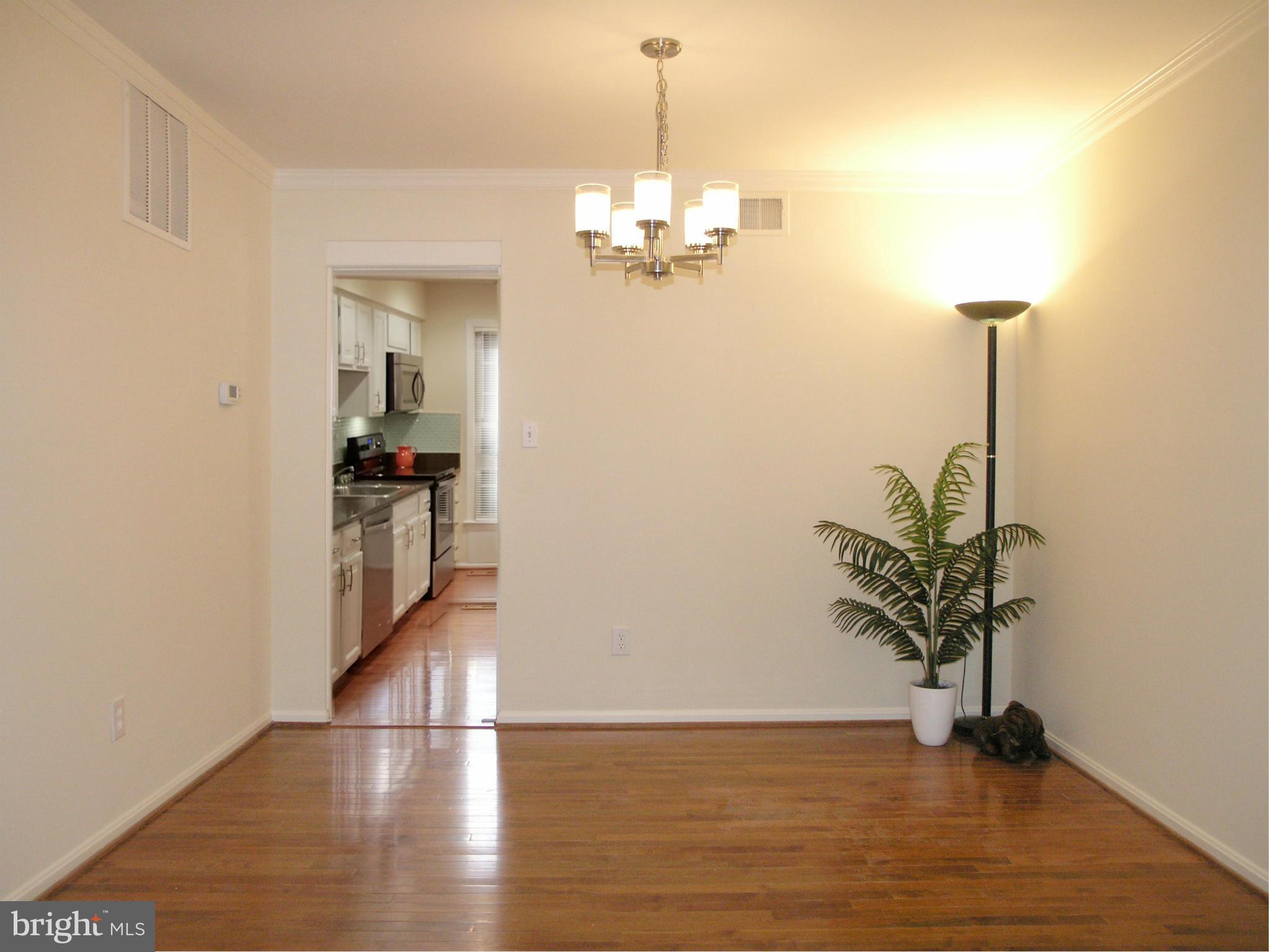 2255 Double Eagle Court Reston, VA 20191 - Photo 5 of 27 Dining Room