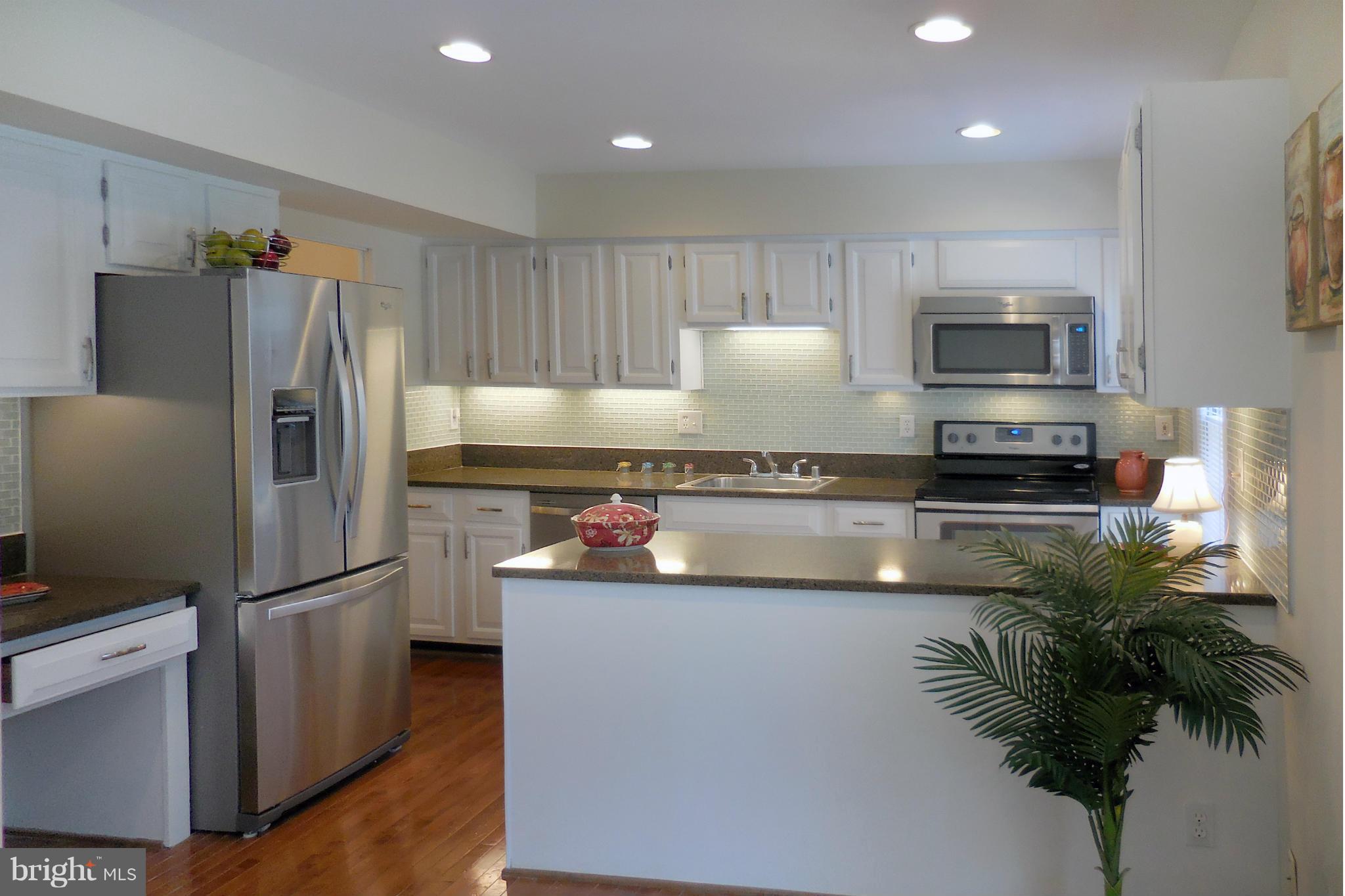 2255 Double Eagle Court Reston, VA 20191 - Photo 8 of 27 Brand New Renovated Kitchen
