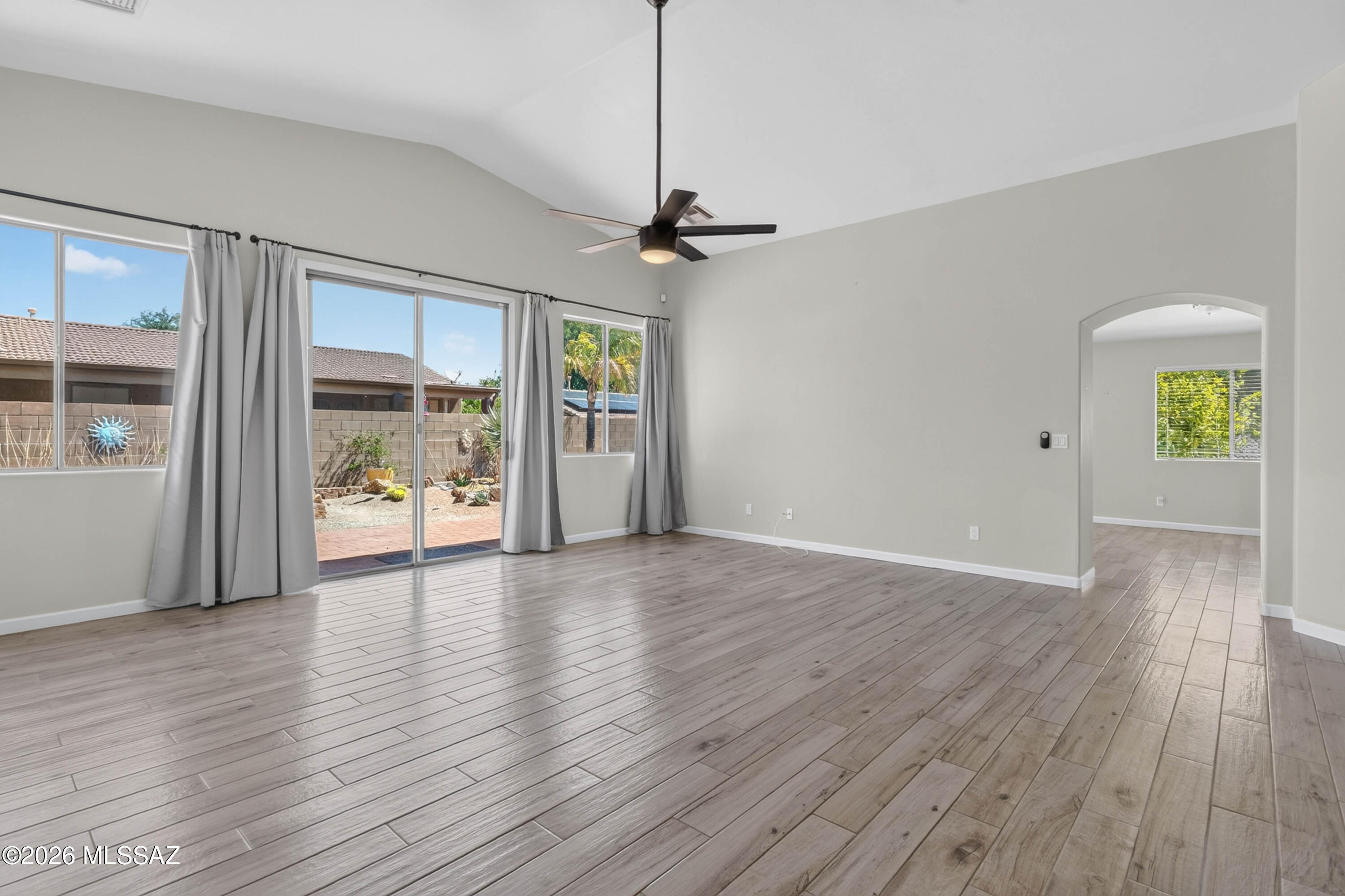 446 West Silvertip Road Tucson, AZ 85737 - Photo 17 of 51 Grand Entry With Natural Light