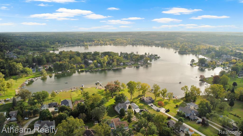 10495 Runyan Lake Road Fenton, MI 48430 - Photo 8 of 32 Gallery Image 8