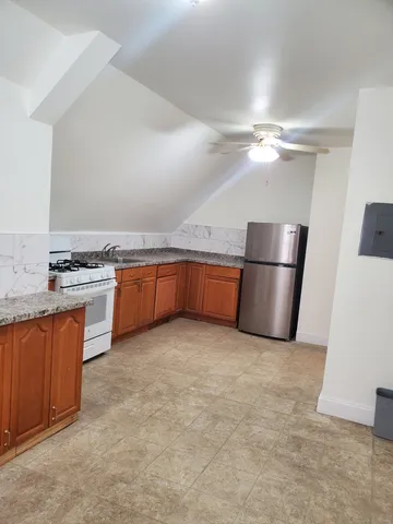 $1,700 | 319 Maplewood Avenue, Bridgeport, CT 06605