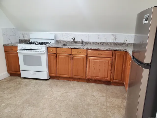 $1,700 | 319 Maplewood Avenue, Bridgeport, CT 06605