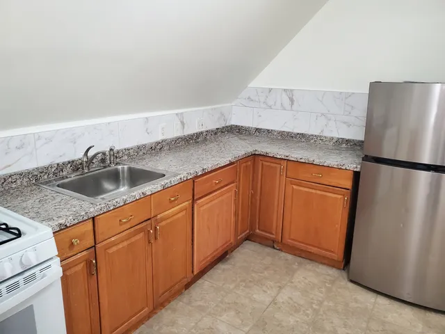 $1,700 | 319 Maplewood Avenue, Bridgeport, CT 06605