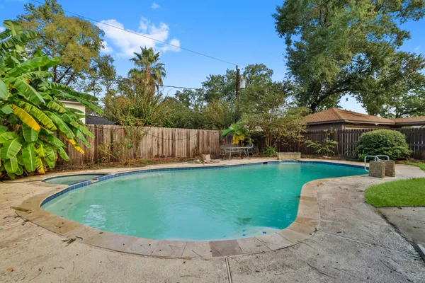 $2,500 | 5206 Lodge Creek Drive, Houston, TX 77066