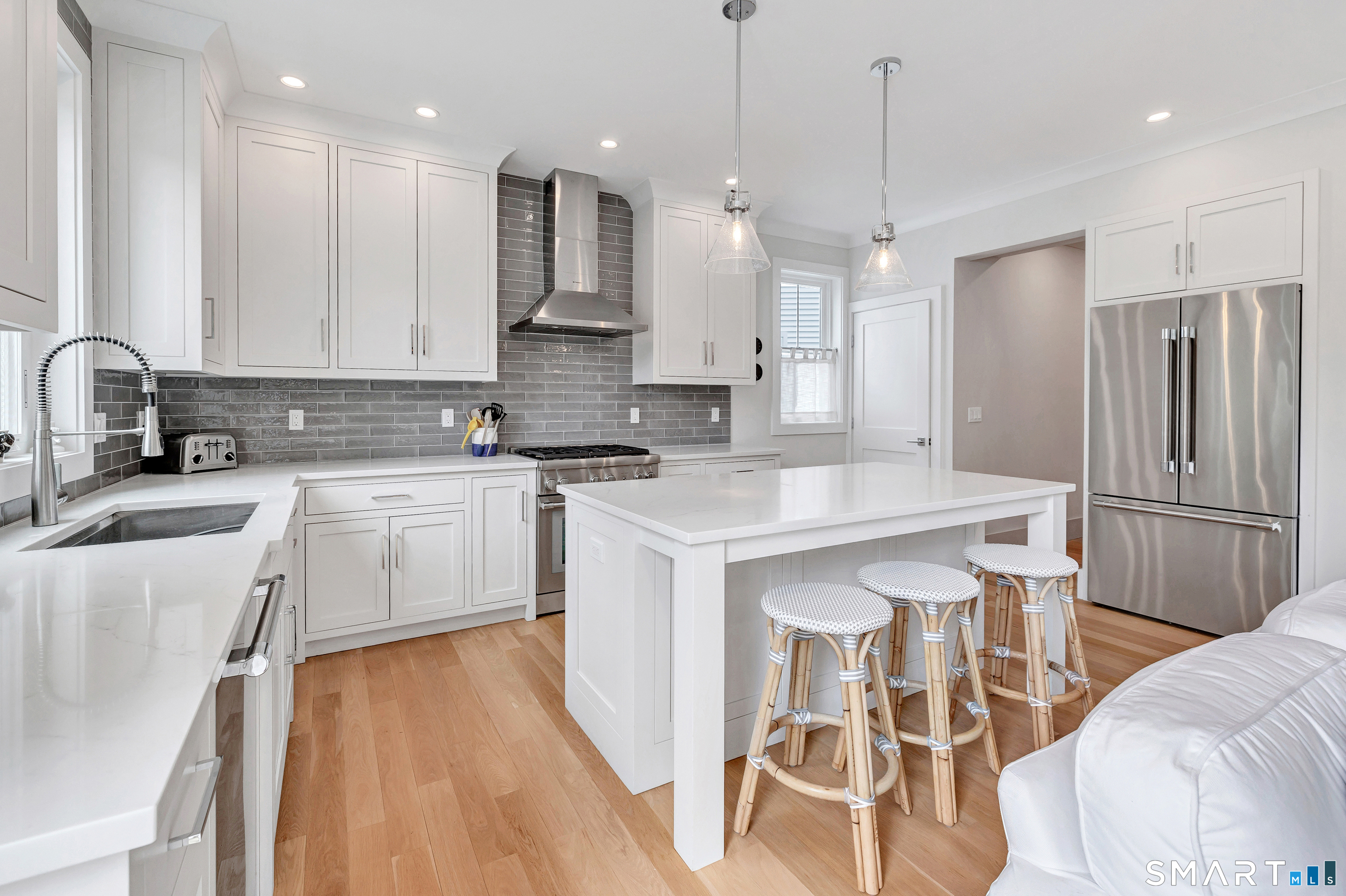 884 Oldfield Road, Unit 884 Fairfield, CT 06824 - Photo 6 of 36