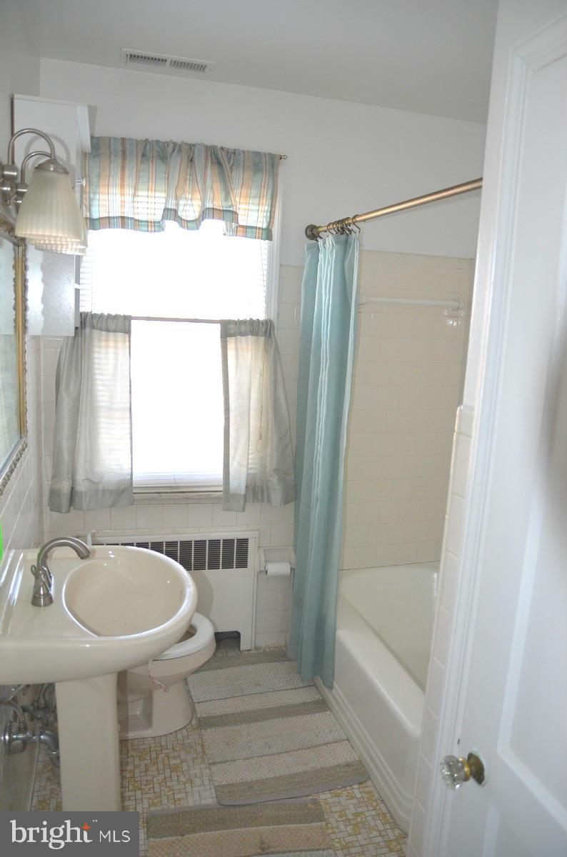 1748 Yakona Road Baltimore, MD 21234 - Photo 11 of 15 Bath (Master)