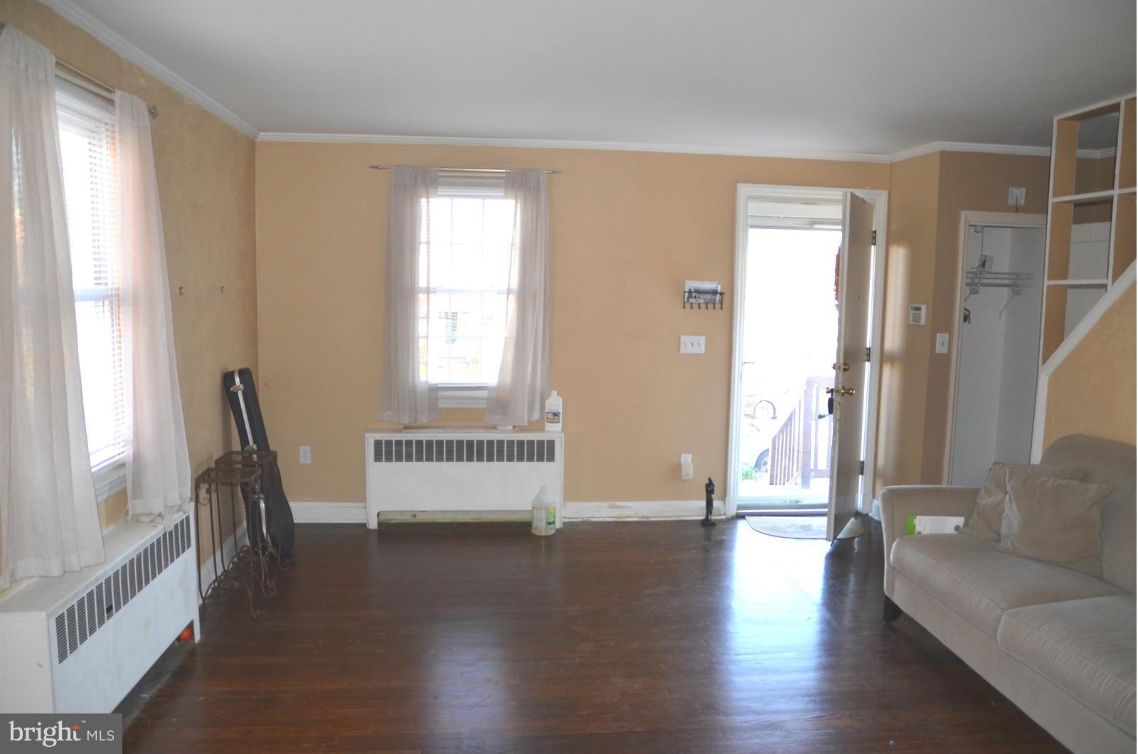 1748 Yakona Road Baltimore, MD 21234 - Photo 3 of 15 Living Room
