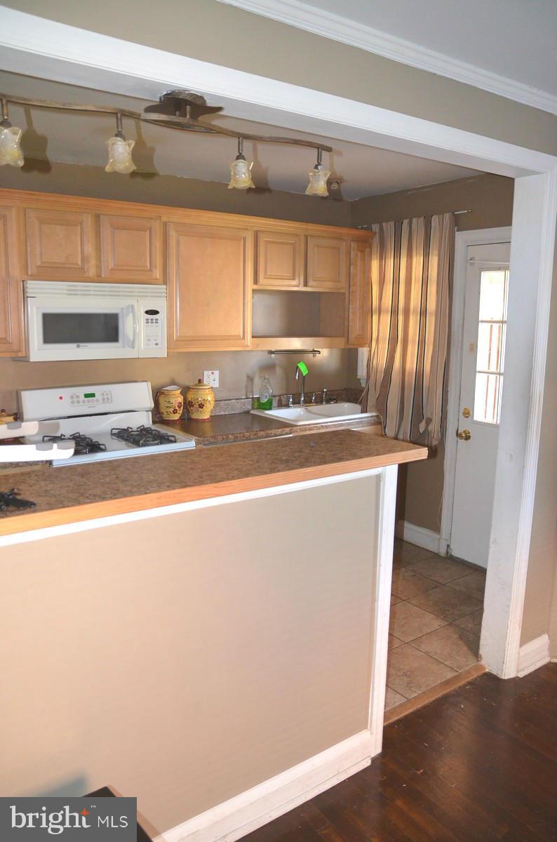 1748 Yakona Road Baltimore, MD 21234 - Photo 6 of 15 Kitchen